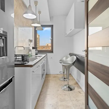 Ultra - Victory Avenue Apartment *