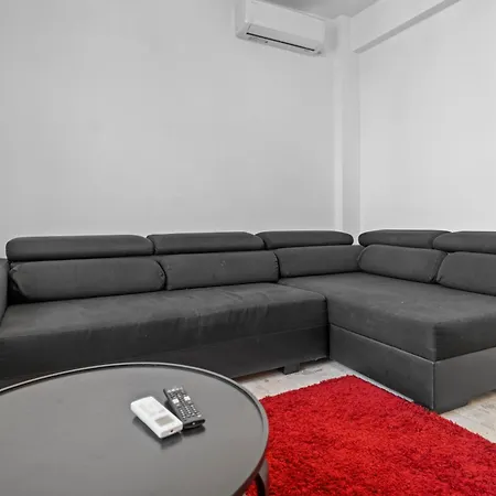 Ultra - Victory Avenue Apartment *